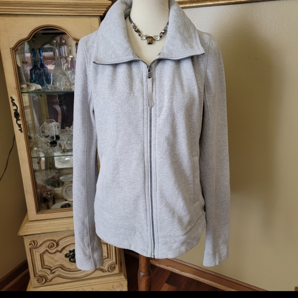 LULULEMON EN ROUTE LIGHT GRAY SWEATER JACKET